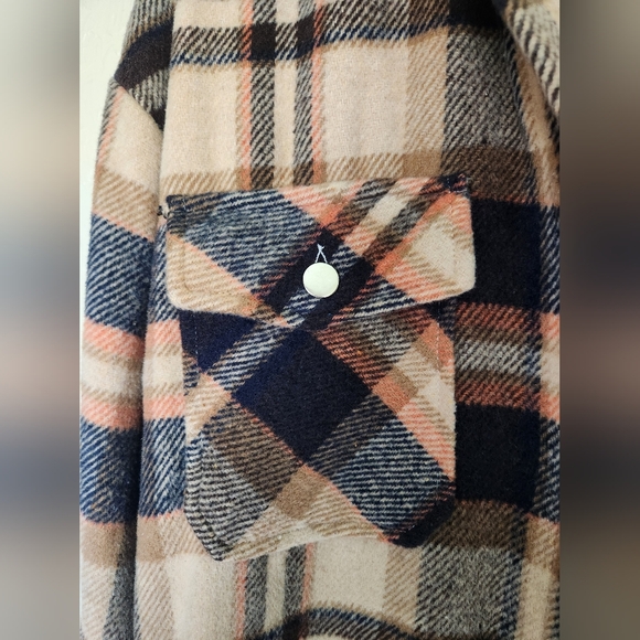 Women's Plaid Shacket - Picture 3 of 9